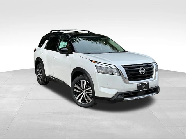 2025 Nissan Pathfinder Platinum's photo