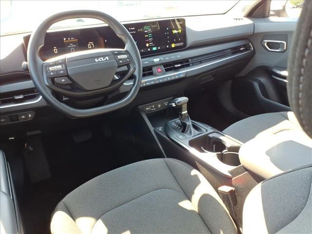 2025 Kia K4 LXS - Photo 21