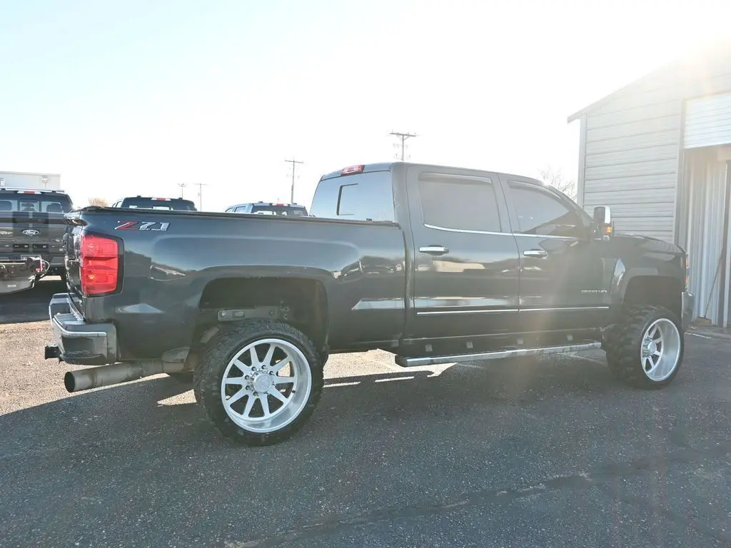 2018 Chevrolet Silverado 2500HD LTZ photo 3