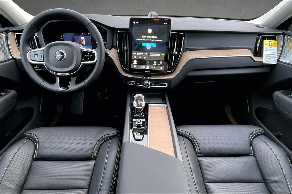 2026 Volvo - image 5