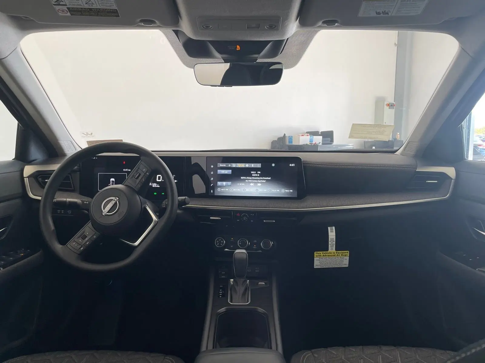 2025 Nissan Kicks SV photo 10