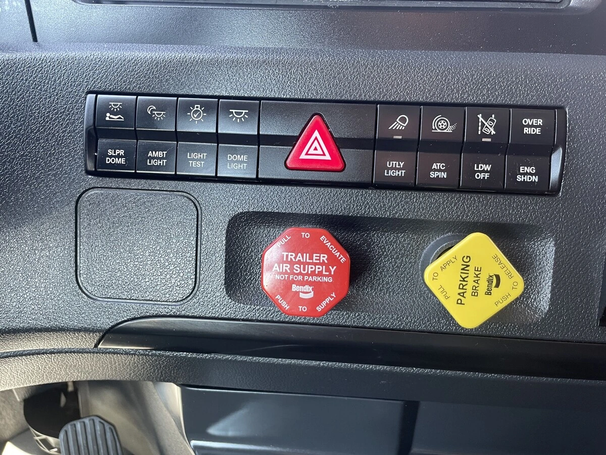 2024 Freightliner Cascadia - image 39