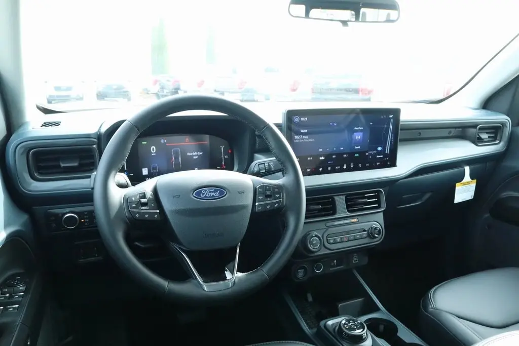 2025 Ford Maverick Lariat photo 2