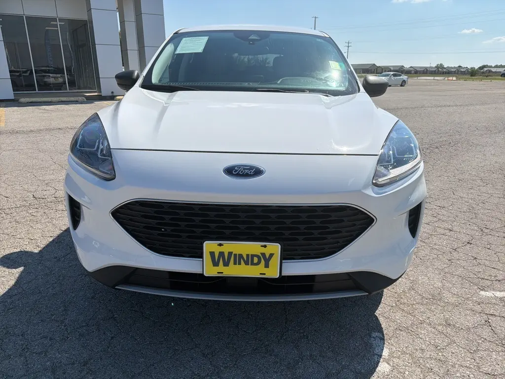 2022 Ford Escape SE photo 2