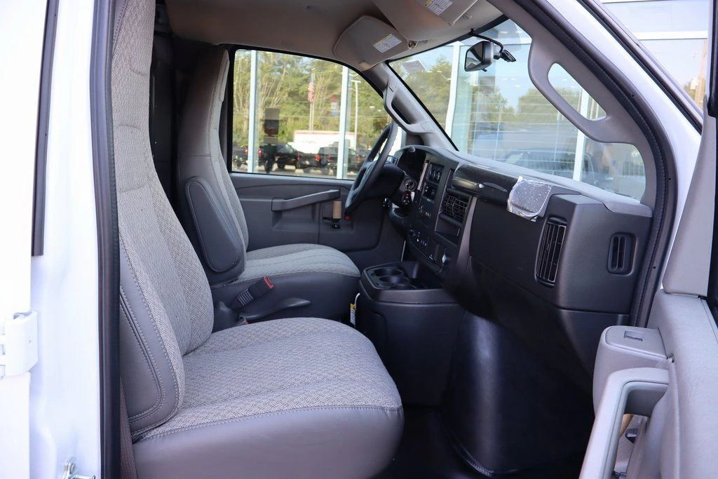 2025 Chevrolet Express Cargo Work Van - Photo 18