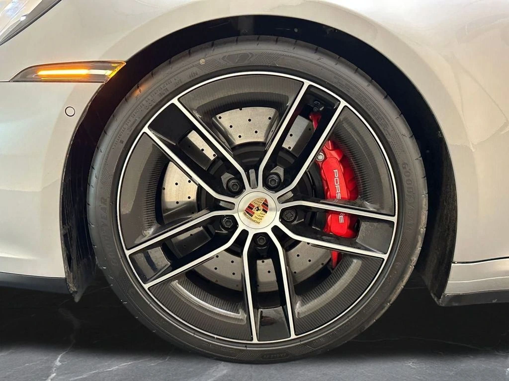 2025 Porsche 911 GTS - Photo 29