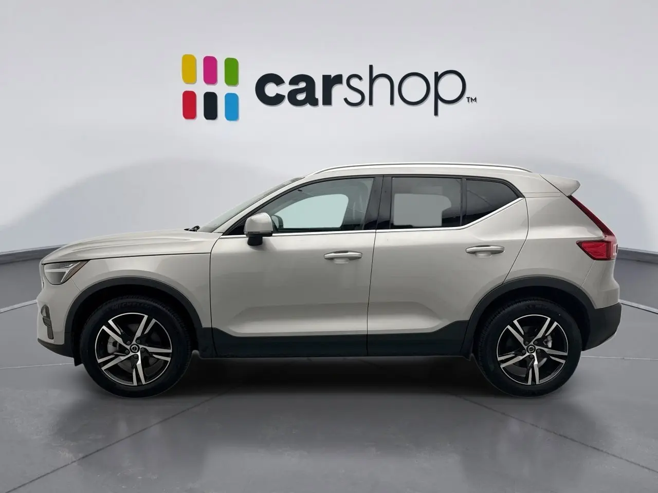 2025 Volvo XC40 Core photo 2
