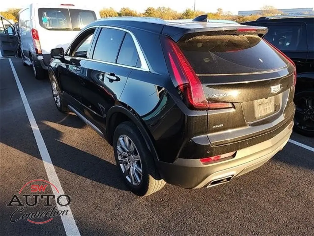 2023 Cadillac XT4 Premium Luxury photo 2