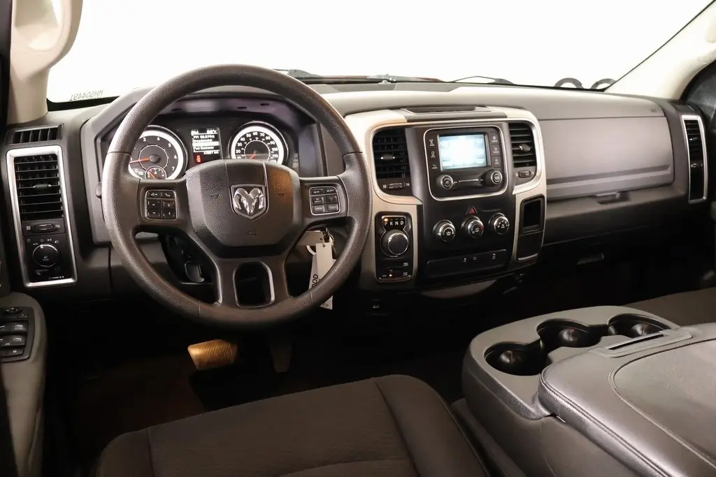 2020 Ram 1500 Classic Warlock photo 2