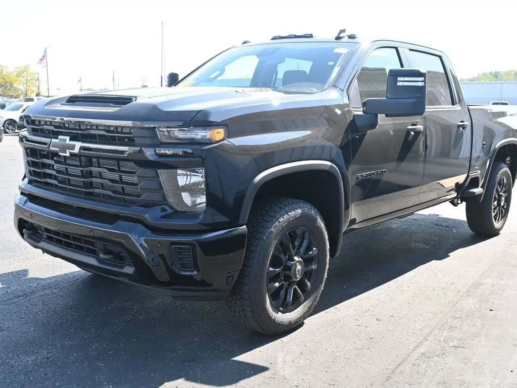 2026 Chevrolet Silverado 2500HD Custom photo 6
