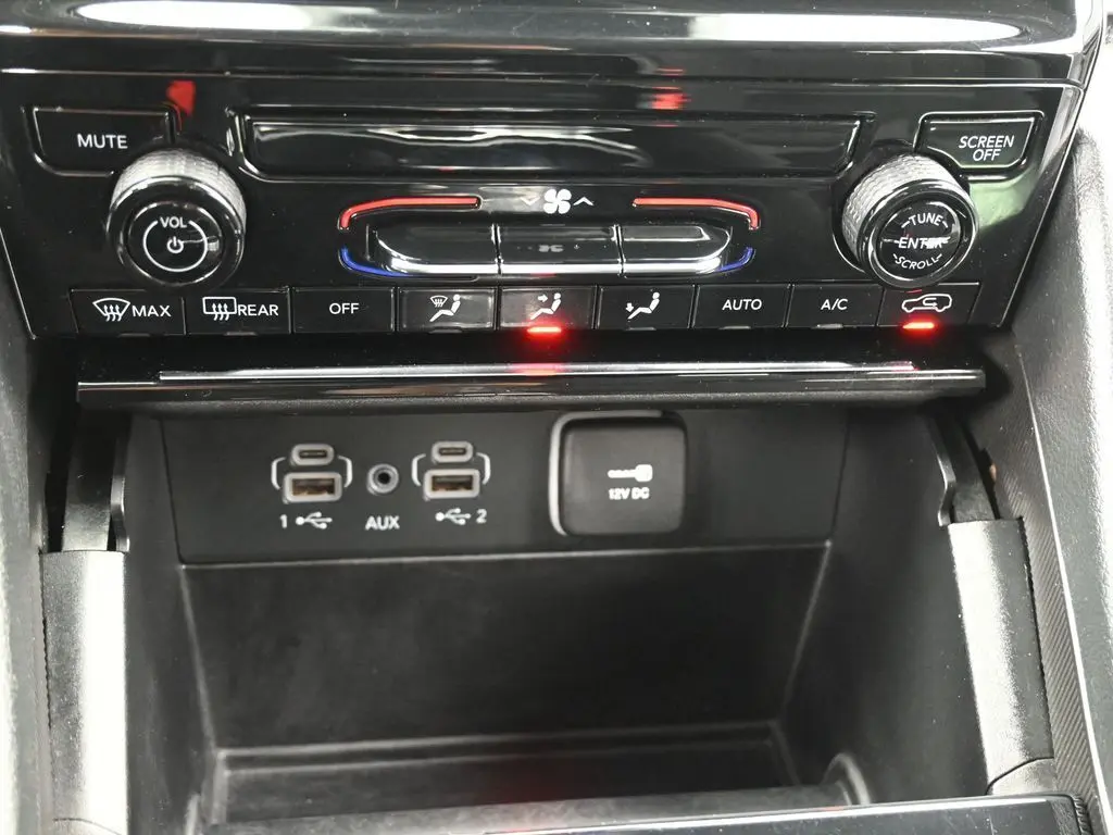 2023 Jeep Grand Cherokee Laredo photo 14
