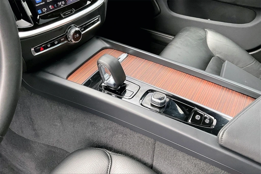 2023 Volvo - image 18