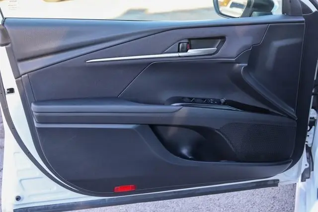 2025 Toyota Camry LE photo 4