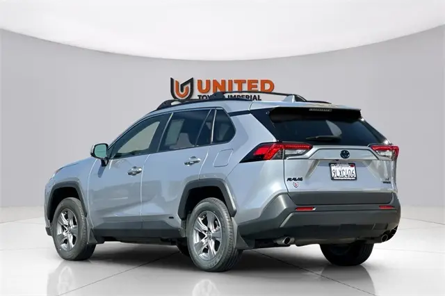 2024 Toyota RAV4 Hybrid LE photo 2
