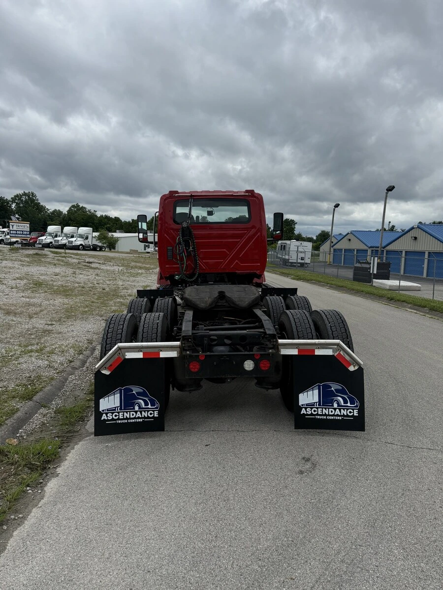 2019 International LT in Austin, IN — photo 5