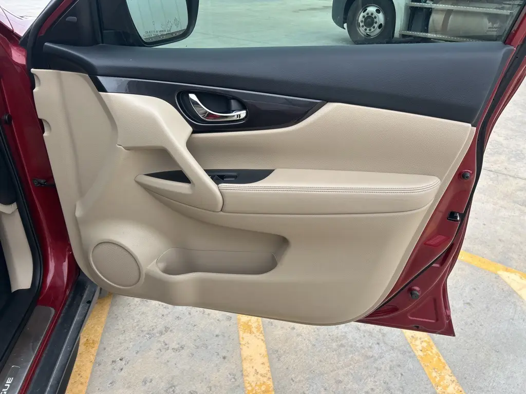 2018 Nissan Rogue SV photo 7