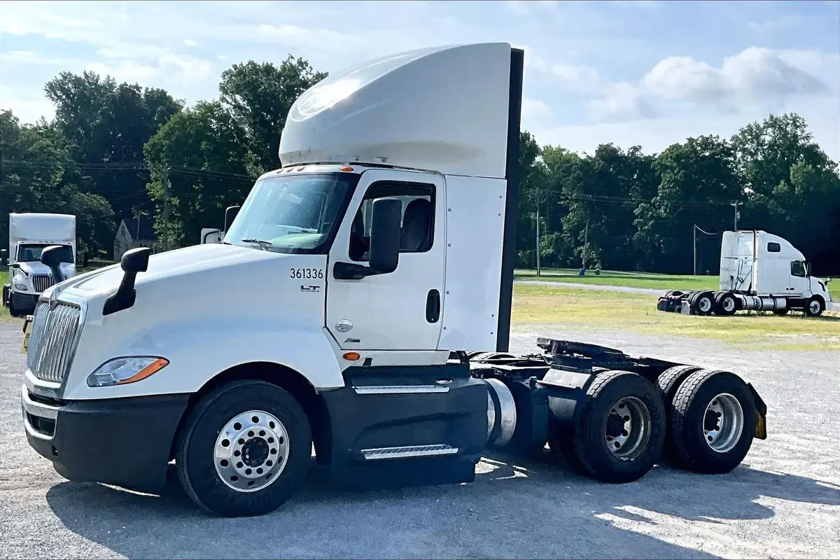 2021 International LT in Louisville, KY — photo 3