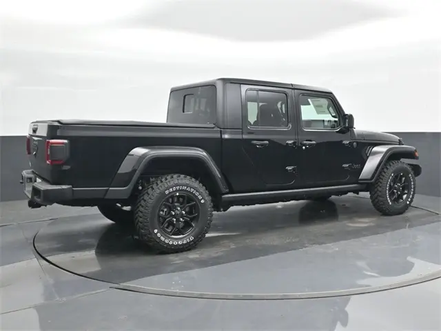 2024 Jeep Gladiator Willys photo 3