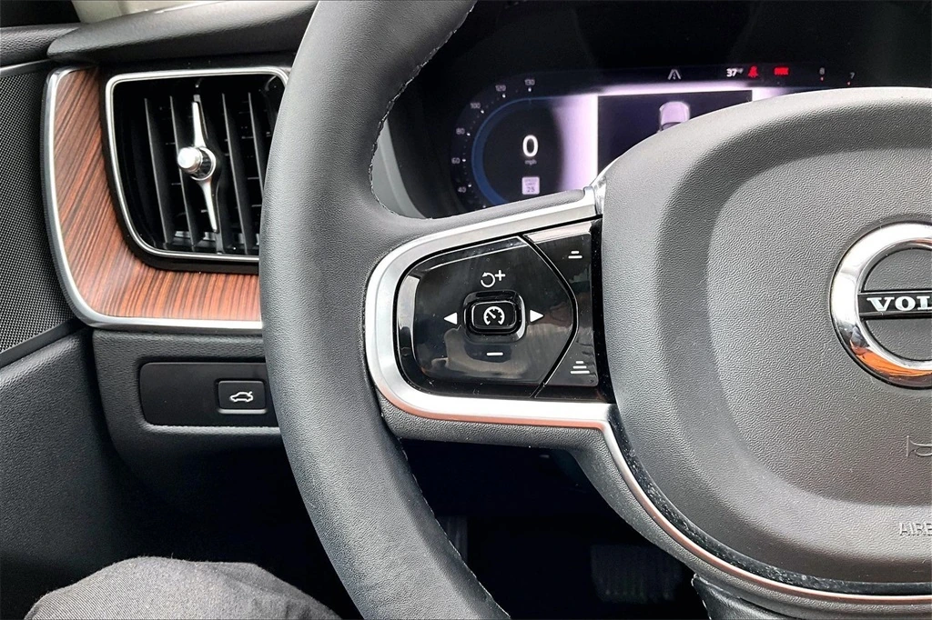 2023 Volvo - image 10