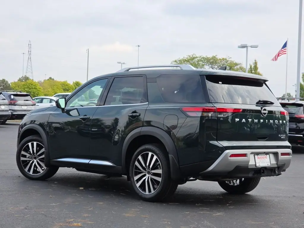 2025 Nissan Pathfinder Platinum photo 8