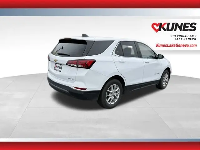 2024 Chevrolet Equinox LT photo 2
