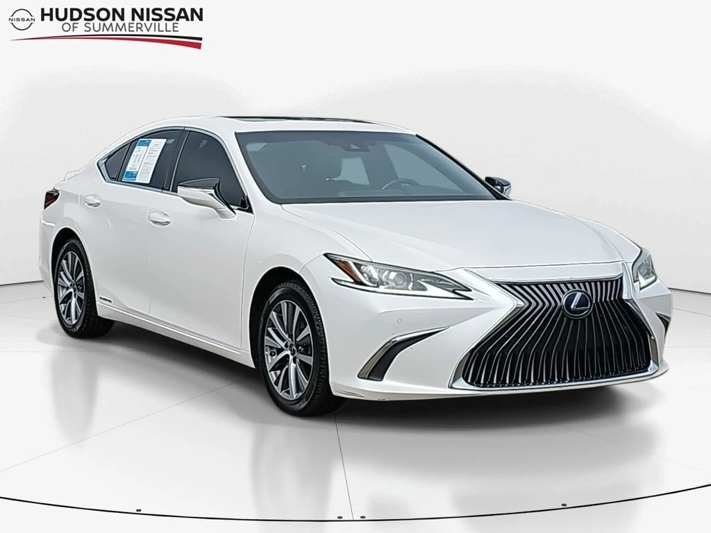 2020 Lexus ES Hybrid 300h's photo