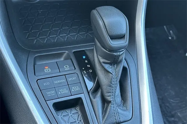 2022 Toyota RAV4 XLE photo 15