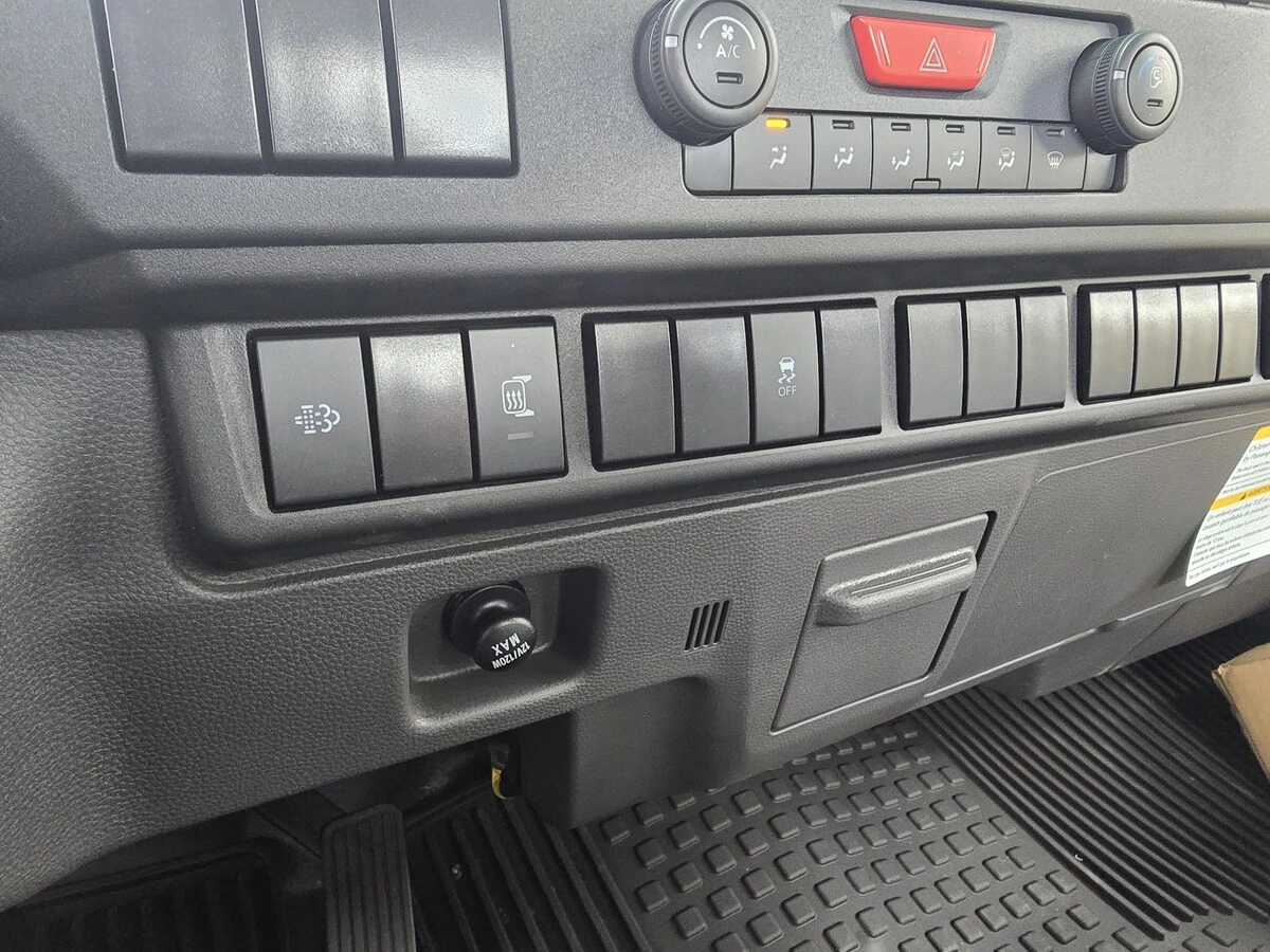 2025 Isuzu NRR - image 3