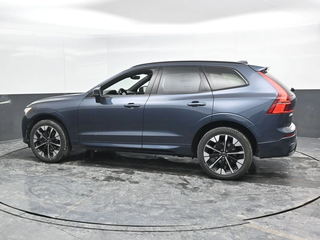 2026 Volvo - image 7