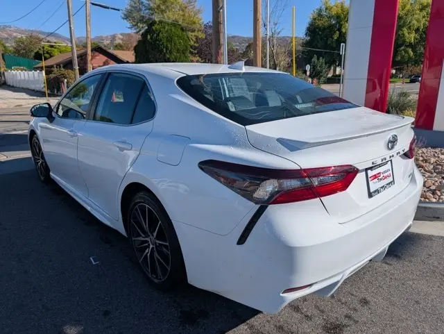 2023 Toyota Camry SE photo 4