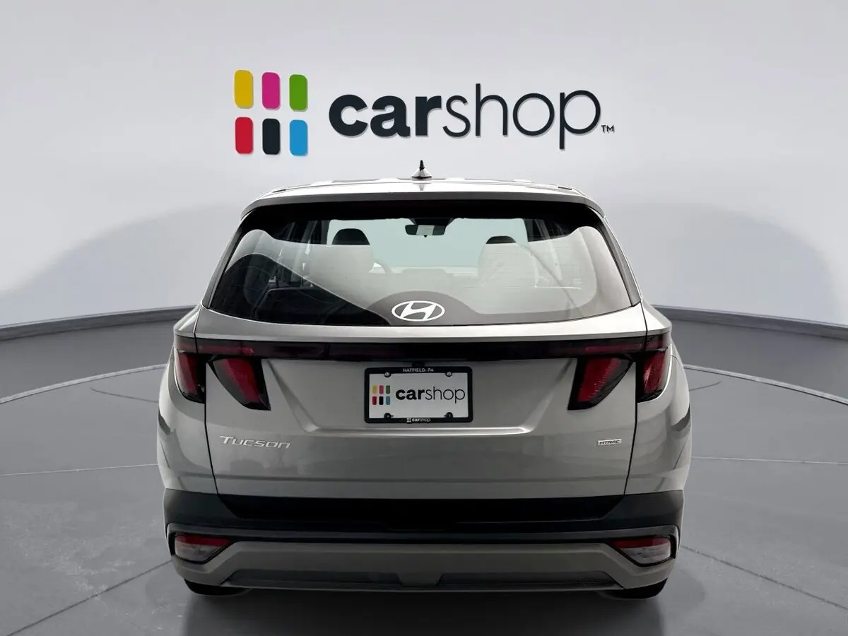 2025 Hyundai Tucson SE photo 3