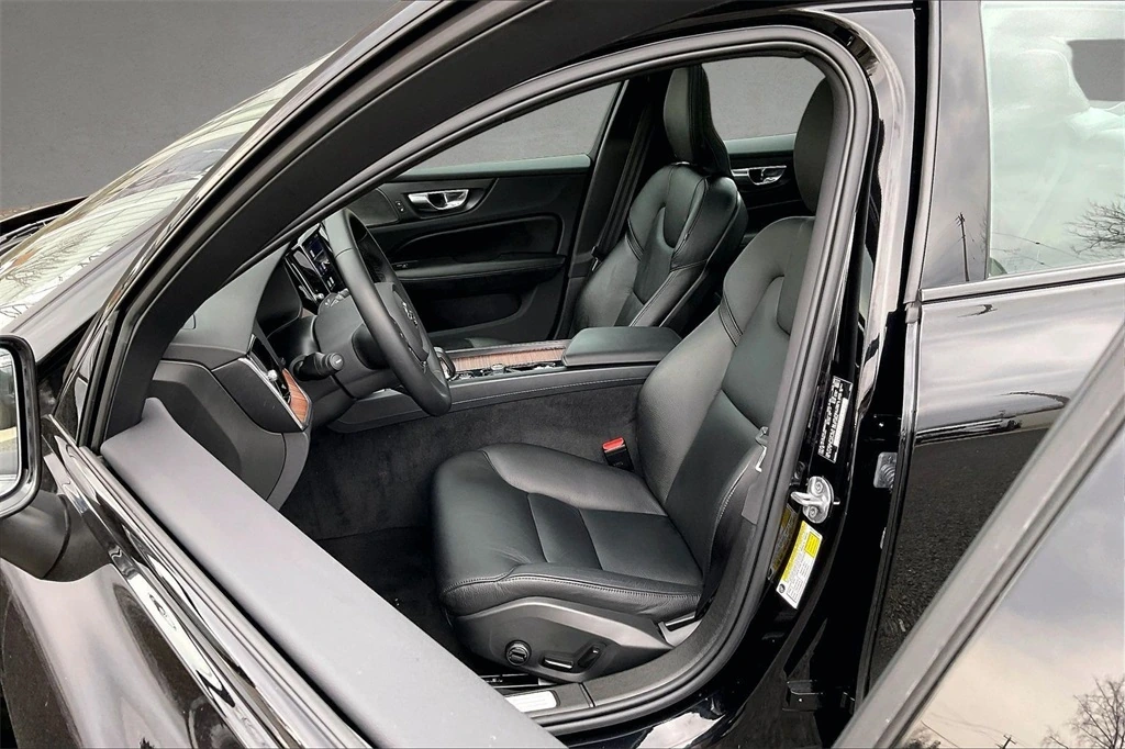 2023 Volvo - image 21