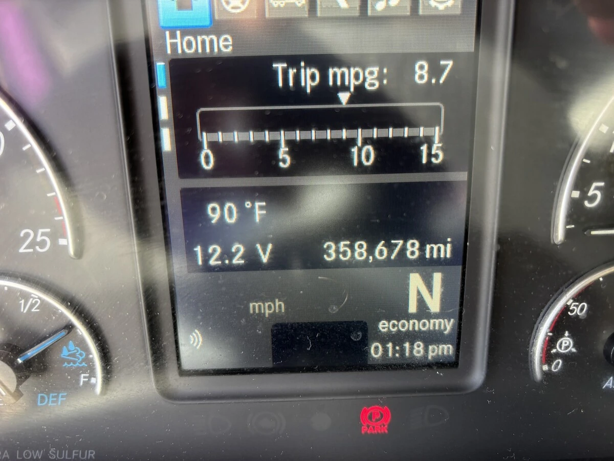 2023 Freightliner Cascadia - image 2