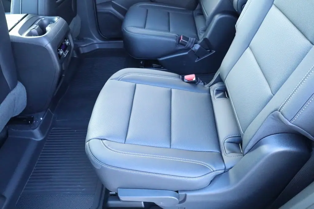 2026 Chevrolet Traverse 1LT photo 2