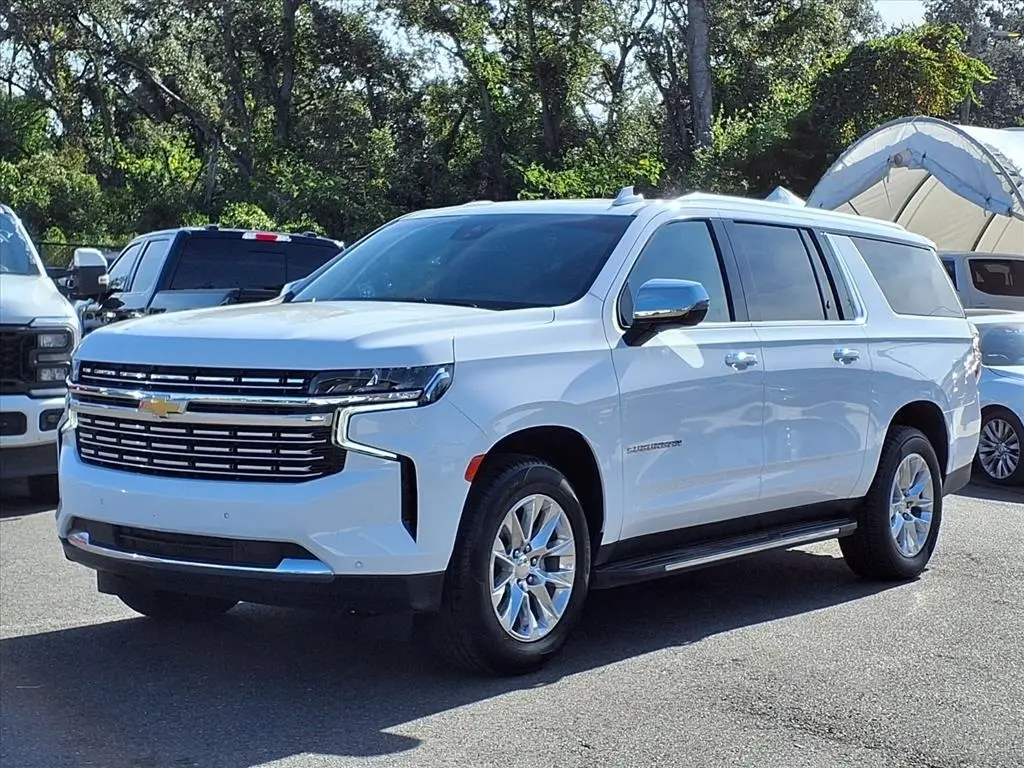 2023 Chevrolet Suburban Premier photo 3