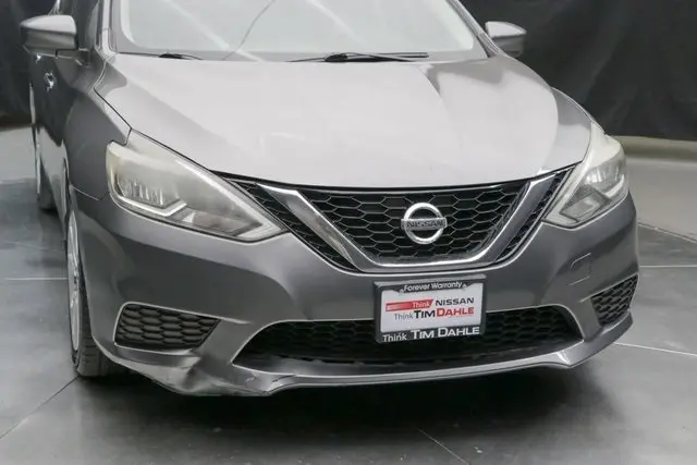 2016 Nissan Sentra S photo 2