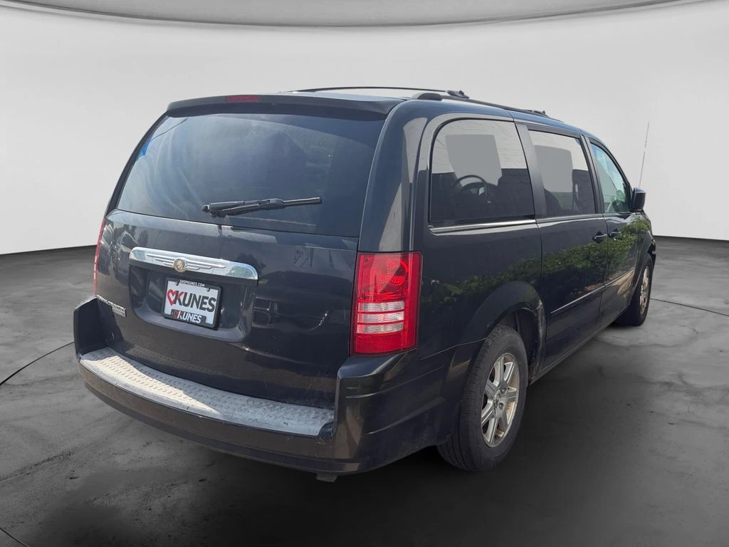 2008 Chrysler Town & Country Touring - Photo 10