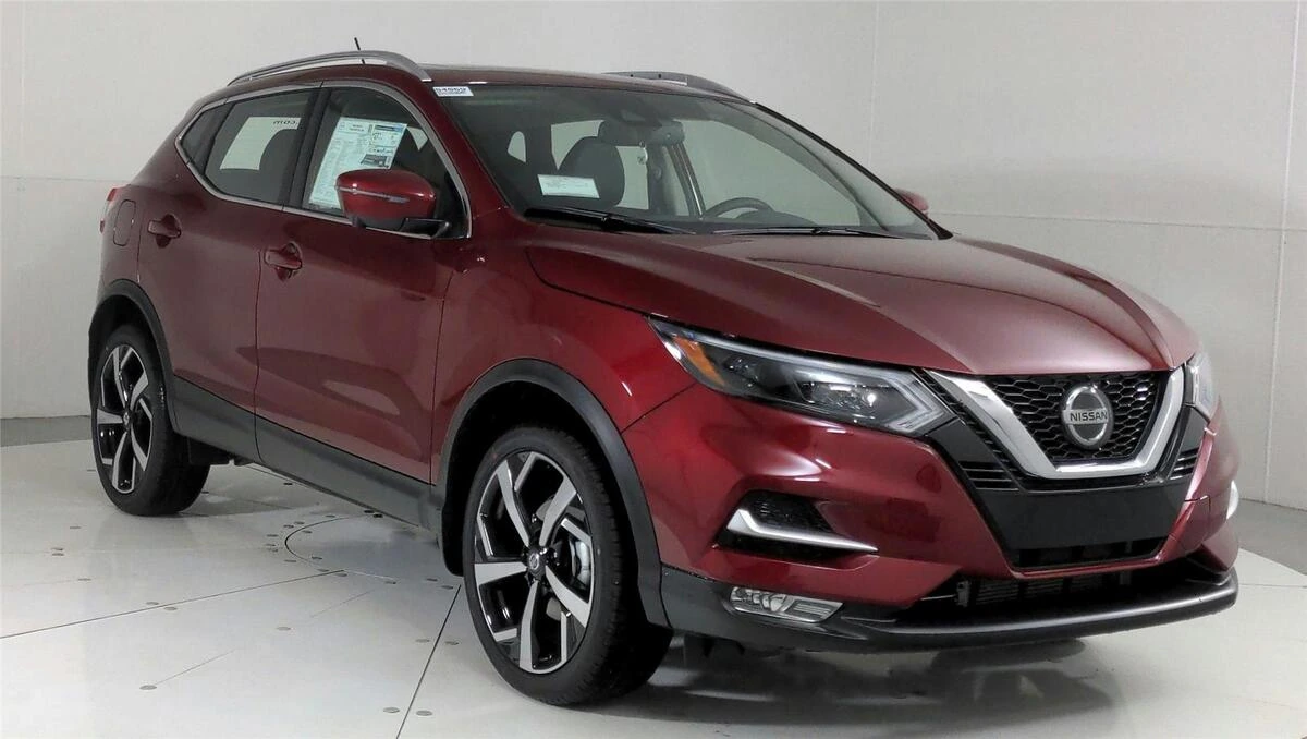 2022 Nissan Rogue Sport SL's photo