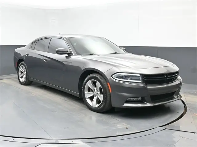 2015 Dodge Charger SXT photo 2
