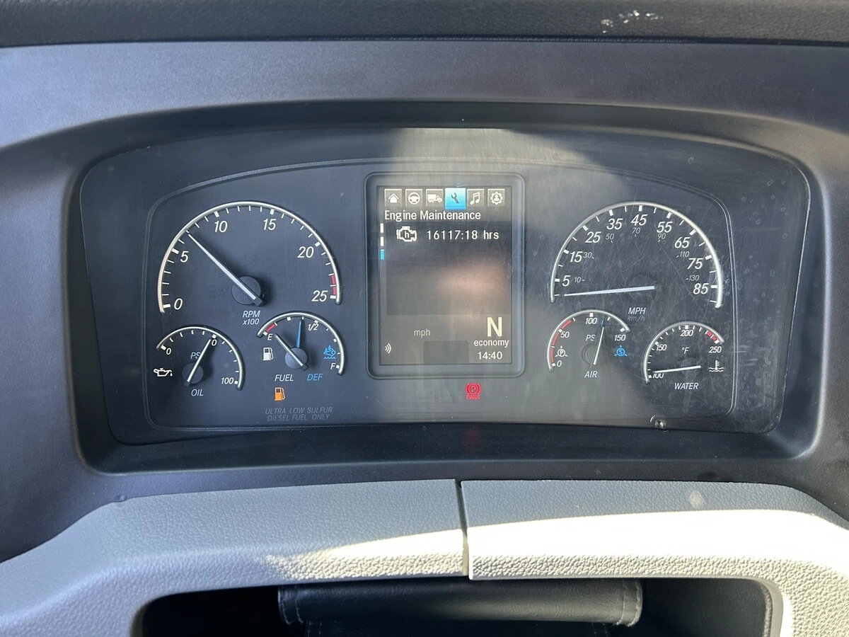 2022 Freightliner Cascadia - image 14