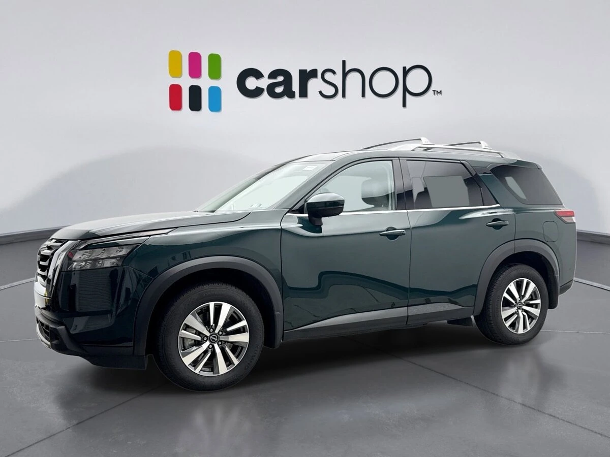 2025 Nissan Pathfinder SL 4WD's photo
