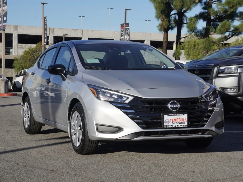 2025 Nissan Versa S's photo