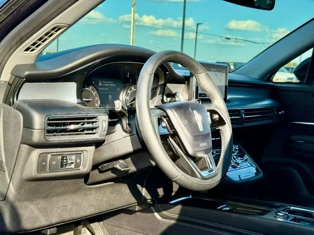 2022 Lincoln Corsair Standard photo 12