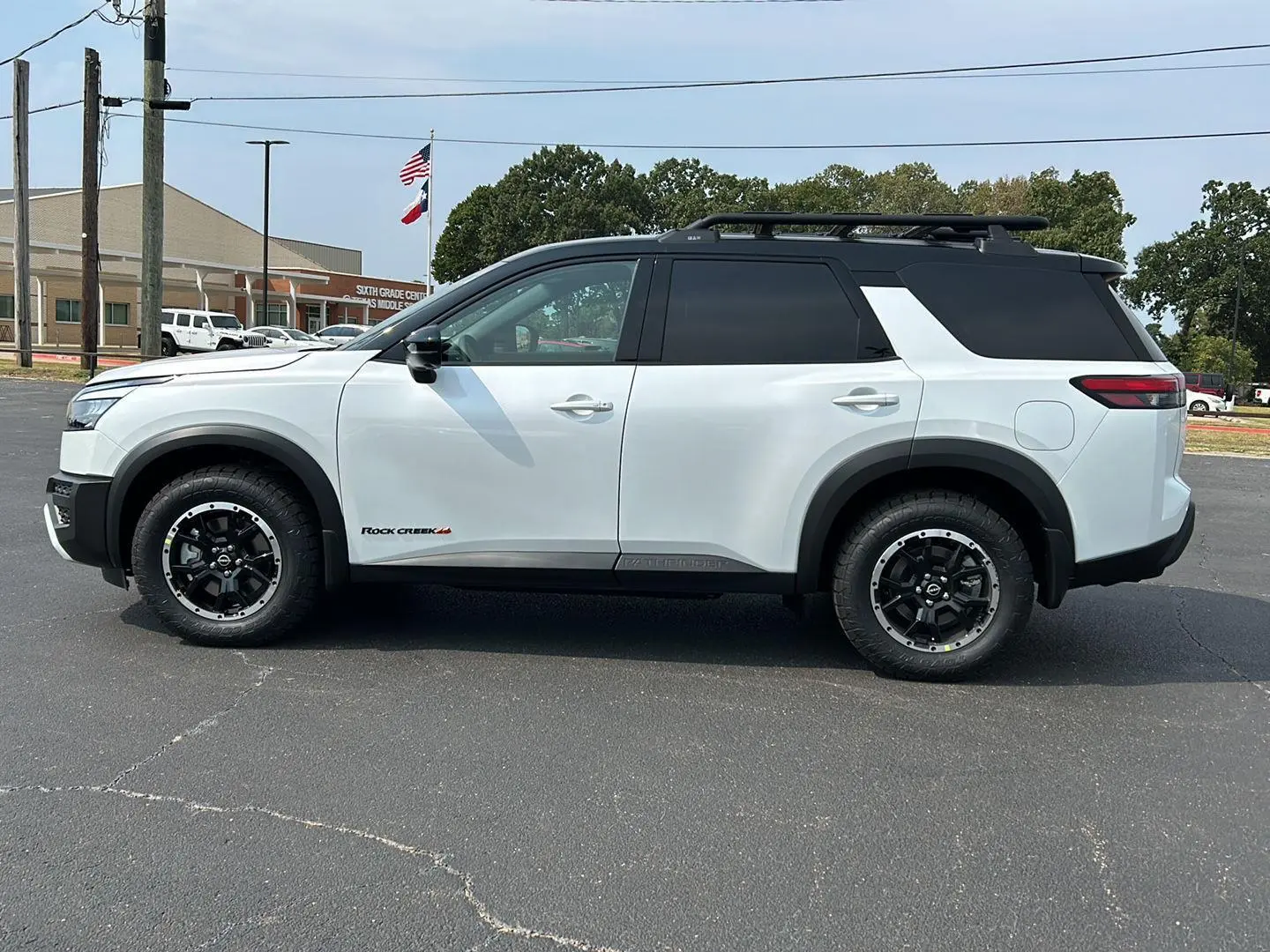 2025 Nissan Pathfinder SV photo 3