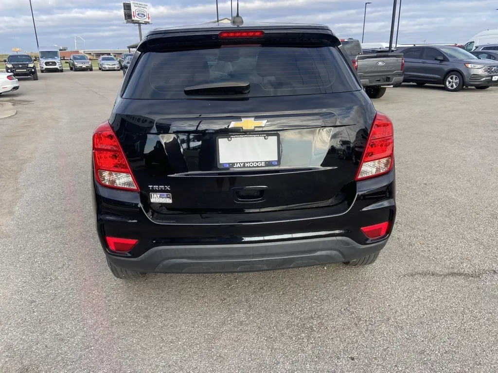 2020 Chevrolet Trax LS photo 3