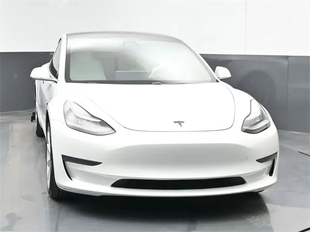 2020 Tesla Model 3 Standard Range Plus photo 3