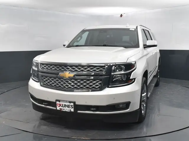 2018 Chevrolet Suburban LT photo 3