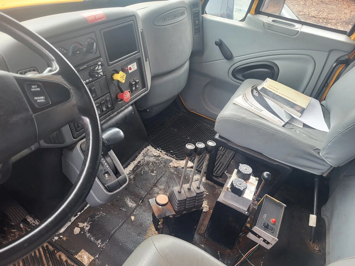 2005 International - image 45