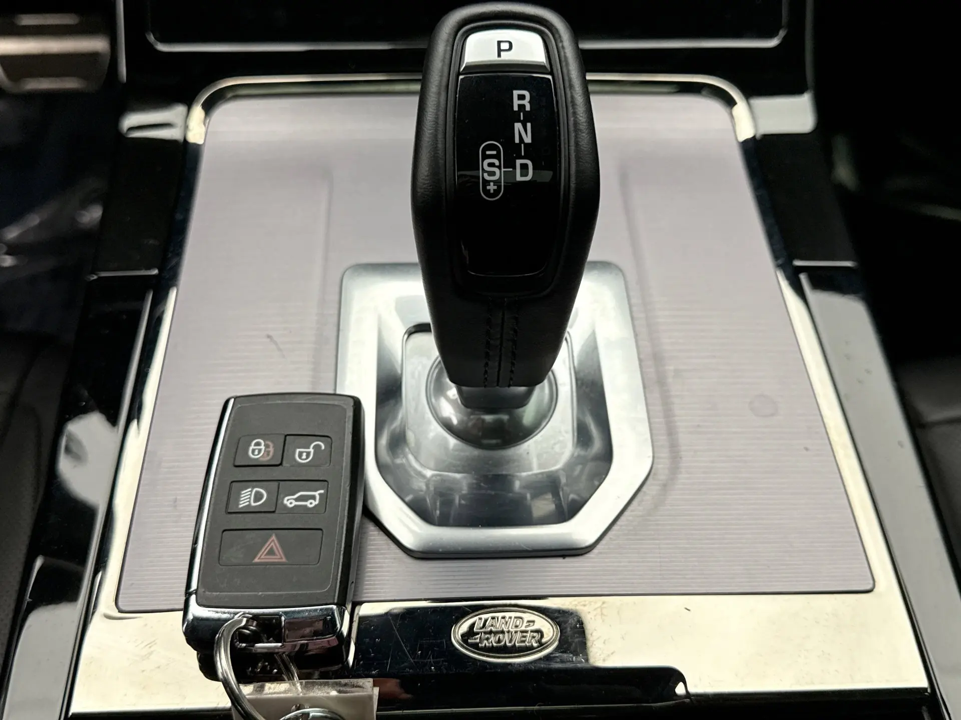 2023 Land Rover Range Rover Evoque R-Dynamic S photo 23