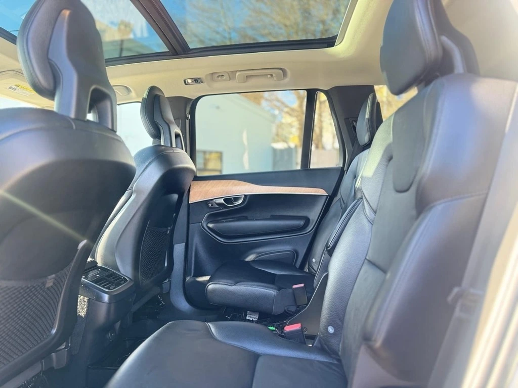 2021 Volvo - image 24